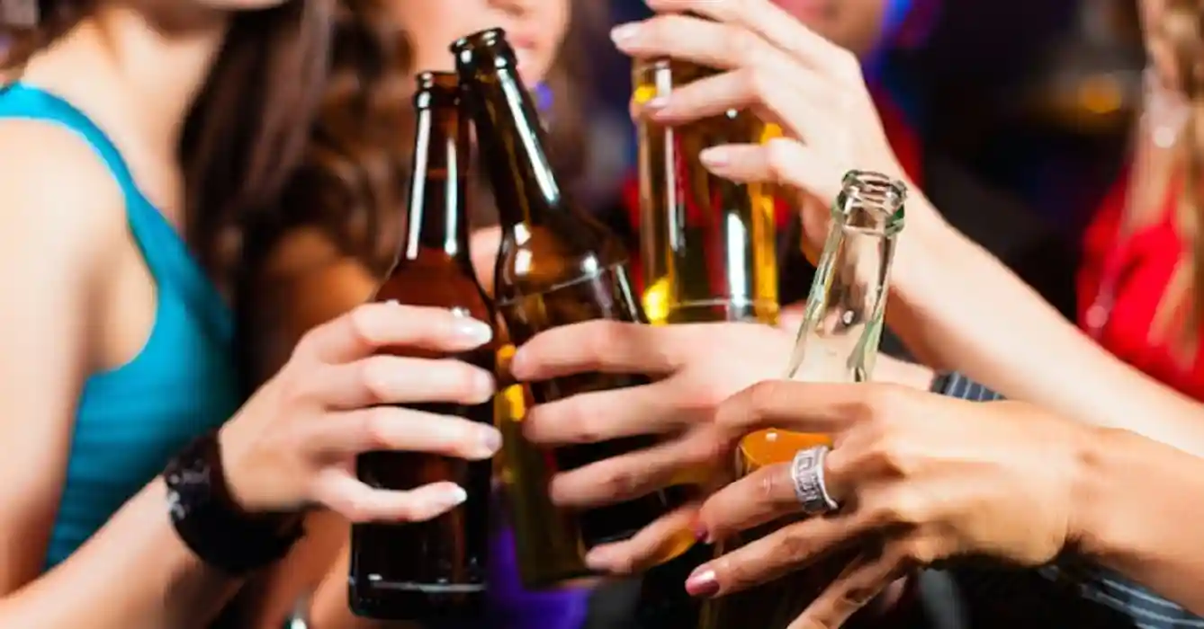 Cresce il consumo di alcol. Minori, giovani, donne e anziani i più colpiti nel 2022