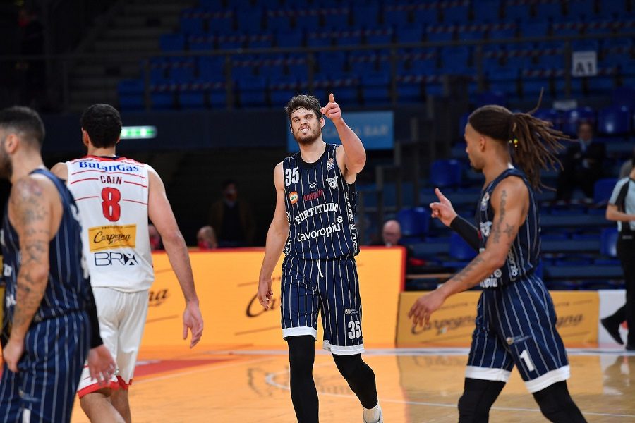 Leonardo Toté sbanca Cantù col suo career-high e guida la rinascita della Fortitudo