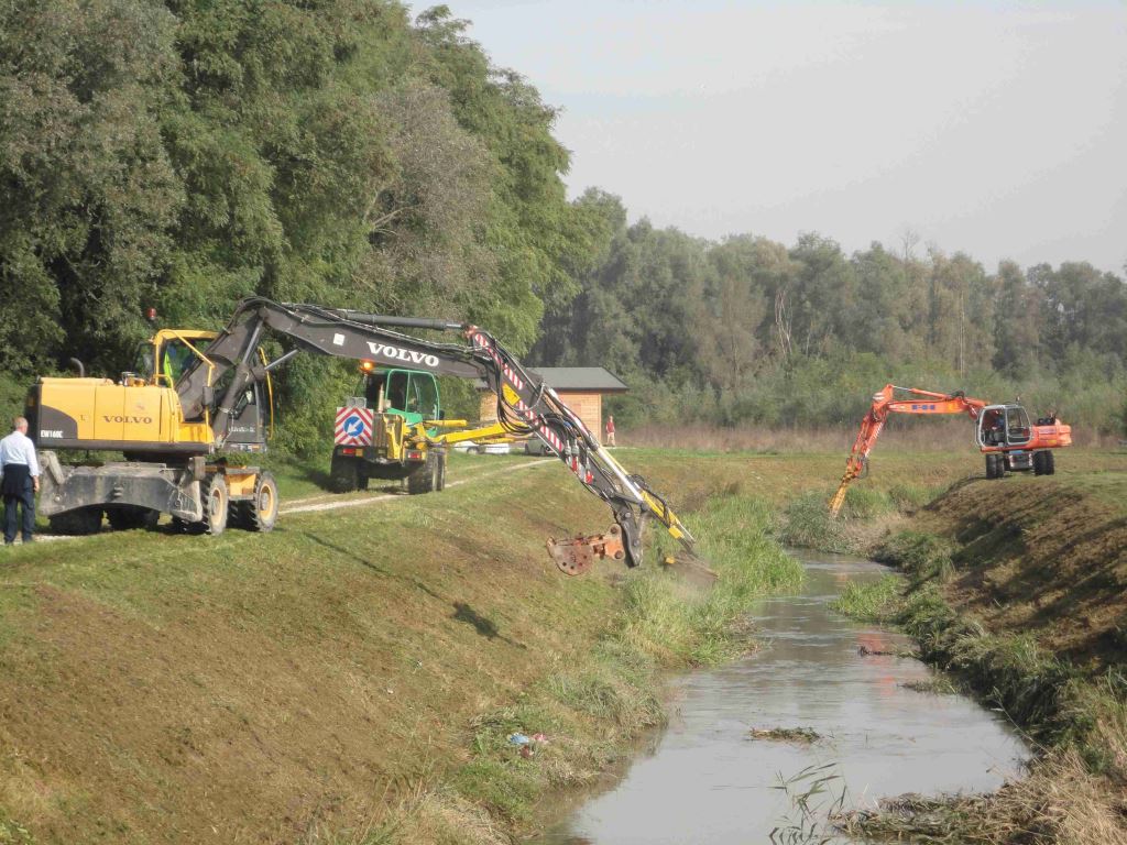 Allarme siccità. le ruspe dei Consorzi di Bonifica in azione per portare acqua all’agricoltura