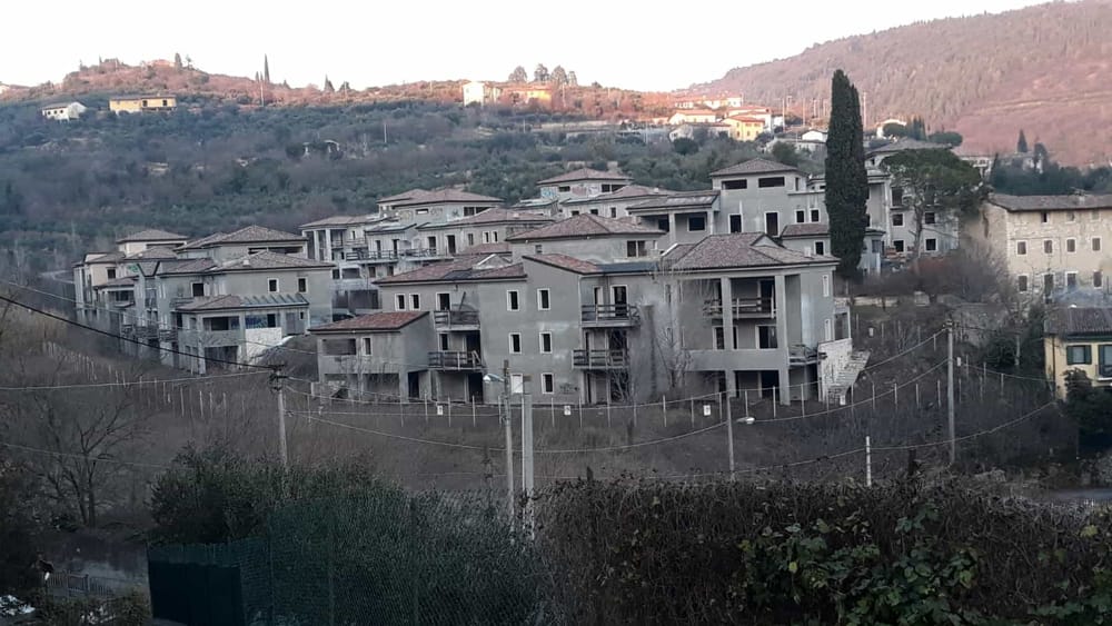 Borgo degli Ulivi a Quinzano, lo scheletro torna a nuova vita