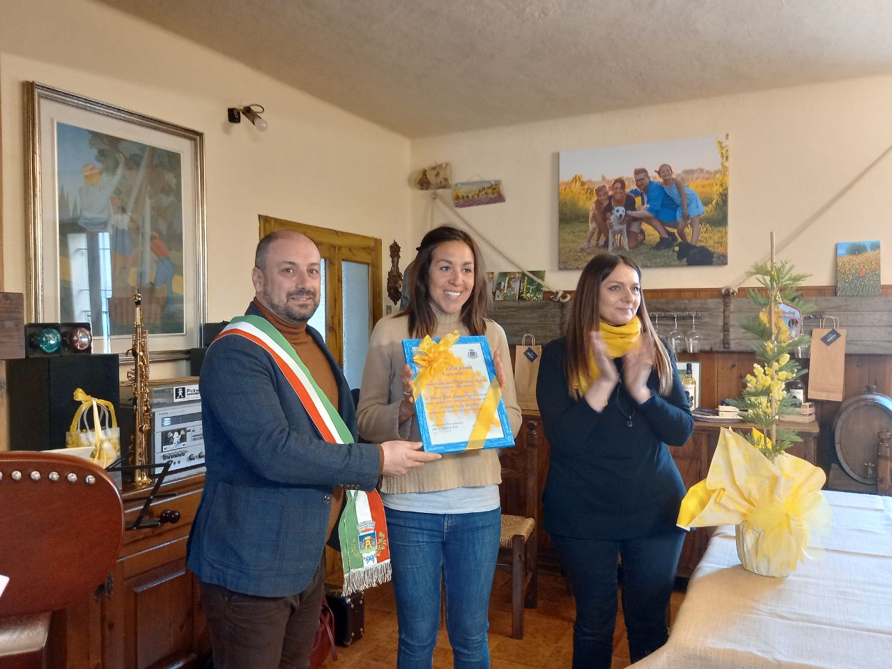 Castelnuovo, il sindaco premia Maria Gioia Cinquetti