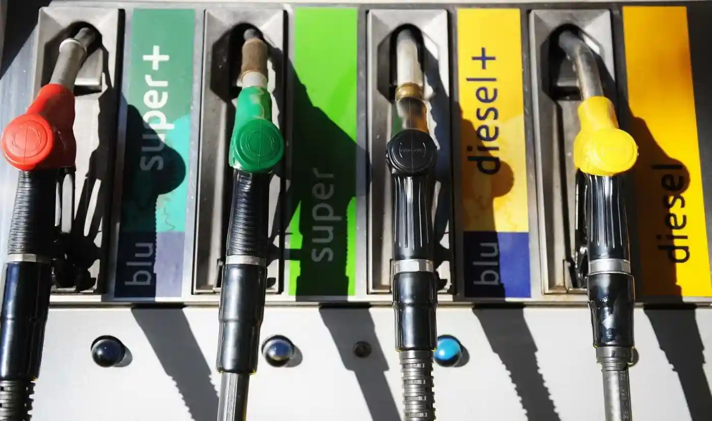 Salgono i prezzi della benzina e del diesel.