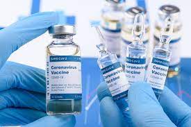 Uno studio sugli anticorpi conferma: il vaccino serve a proteggerci dal Covid anche quando gli anticorpi calano