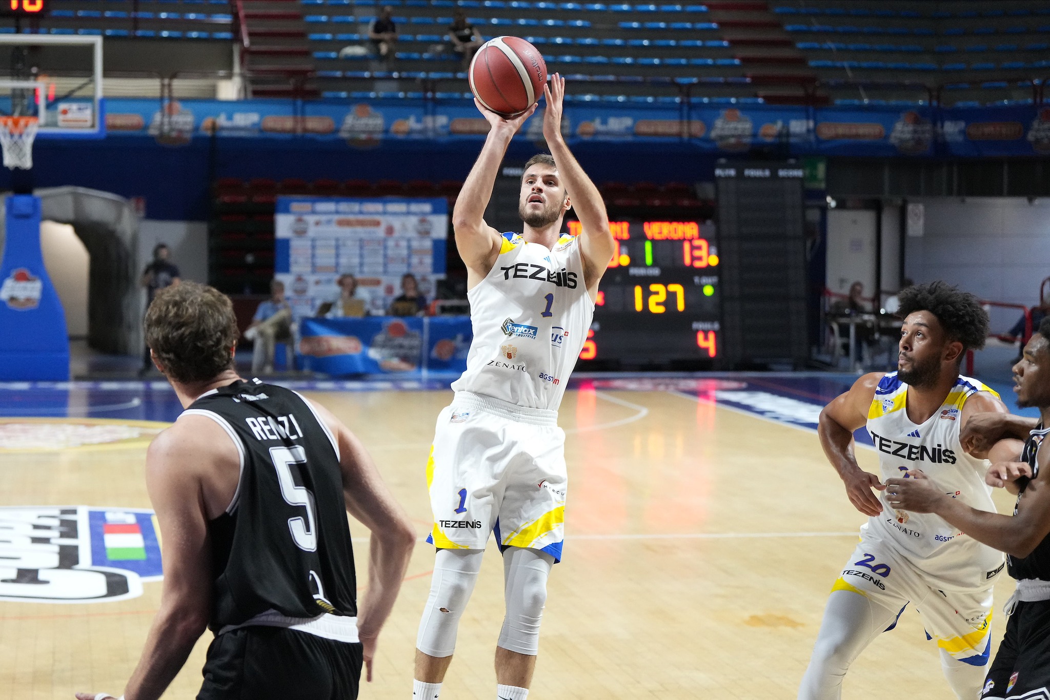 Scaligera Basket eroica, espugnata Bologna:  75-68