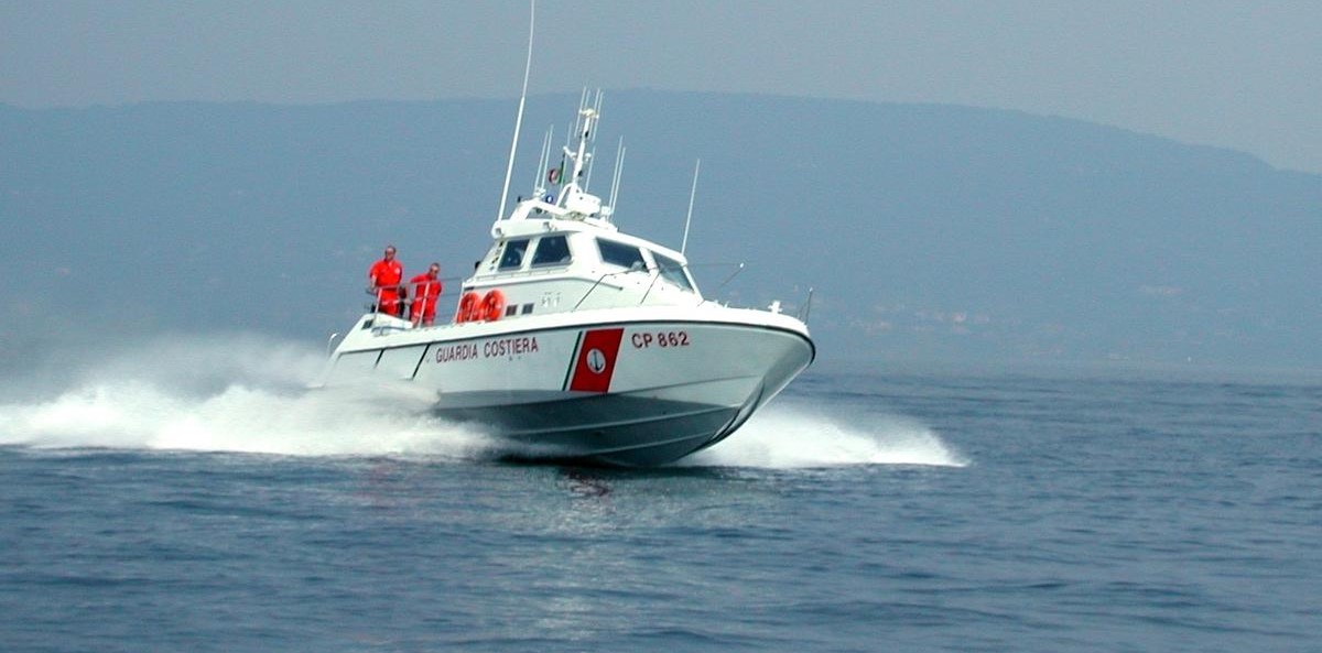 Lago di Garda. Affonda natante da diporto con 7 persone a bordo, tutti salvi