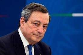 Il futuro della democrazia gira attorno al Quirinale. Draghi sì, Draghi no, ma sempre Draghi