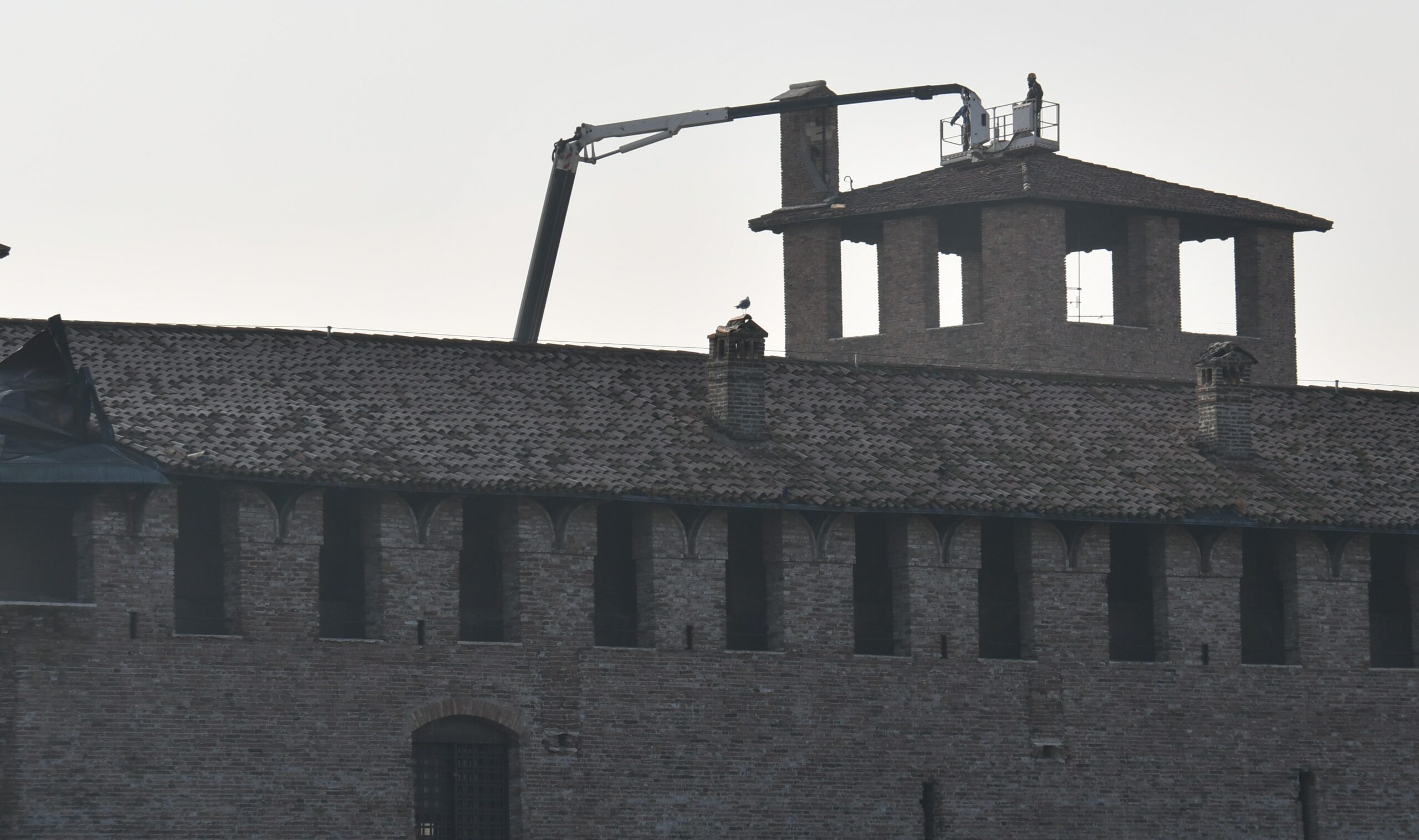 Castelvecchio, sistemato il tetto danneggiato dalla tempesta di fine agosto