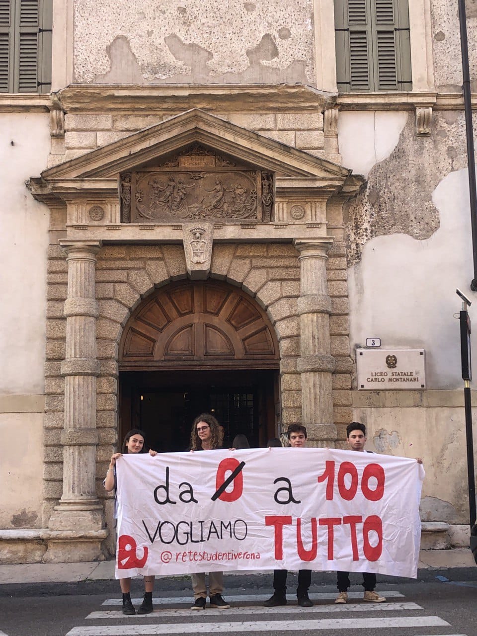 Flash mob della Rete degli Studenti medi di Verona al Liceo Carlo Montanari