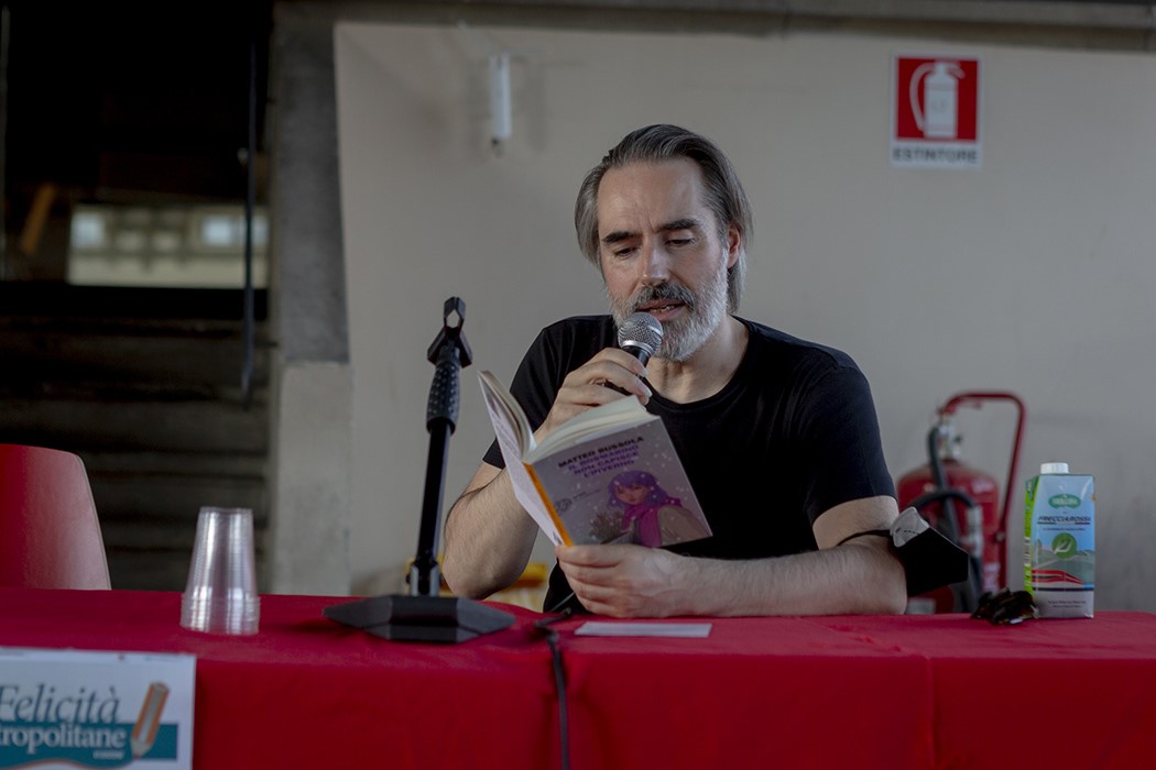 Matteo Bussola oggi alla Feltrinelli presenta “Un buon posto in cui fermarsi” , il suo ultimo romanzo
