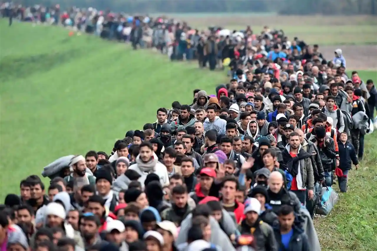 L’Europa dica con chiarezza se accetta e se paga per i prossimi 700mila migranti in arrivo. E, magari, prima lo chieda ai suoi cittadini