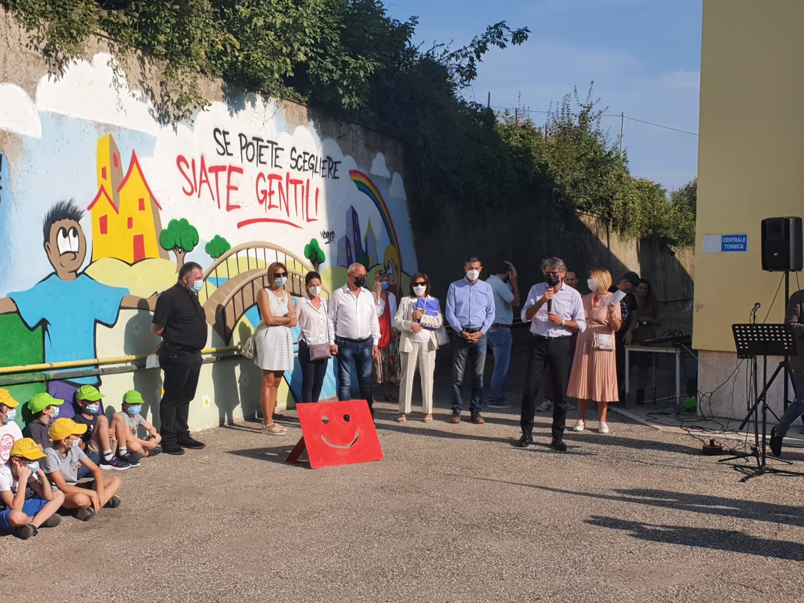 Il sindaco a Mizzole nel primo giorno di scuola per ricordare Tommaso e Michele