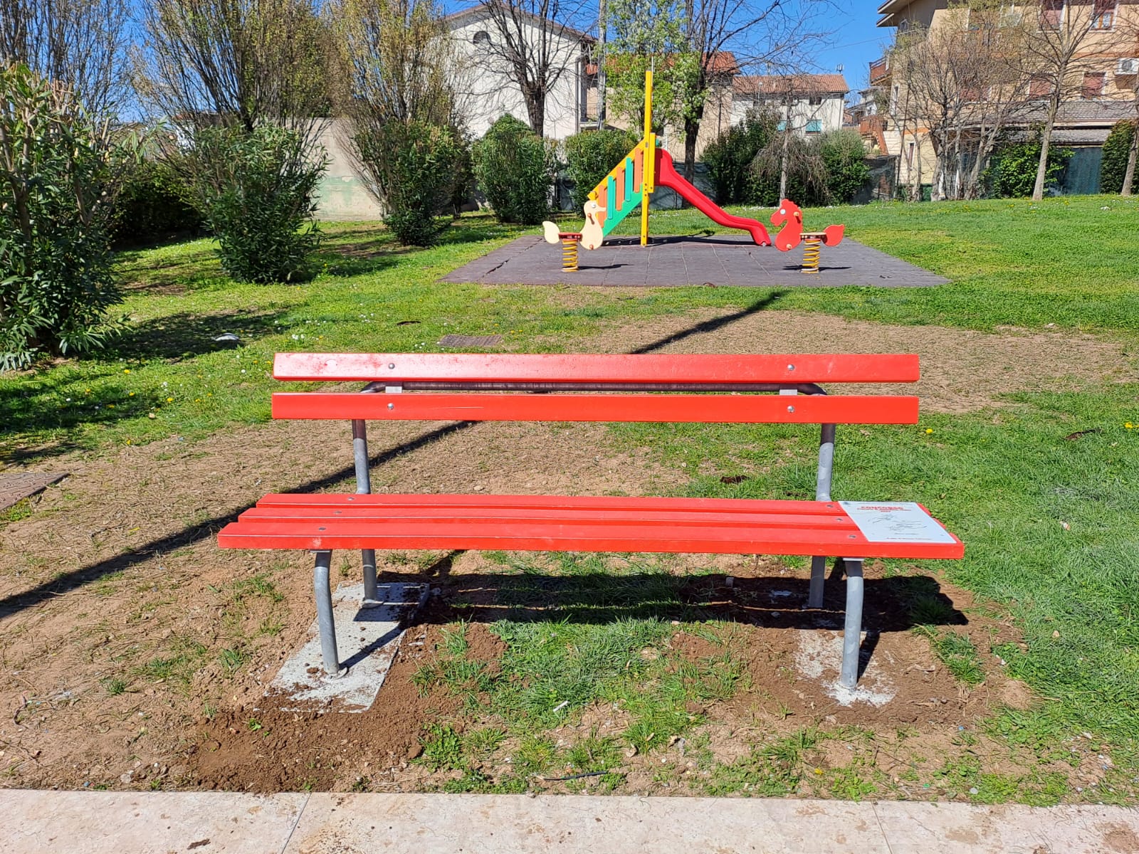 Castelnuovo. Staffetta tra le panchine rosse sul territorio comunale