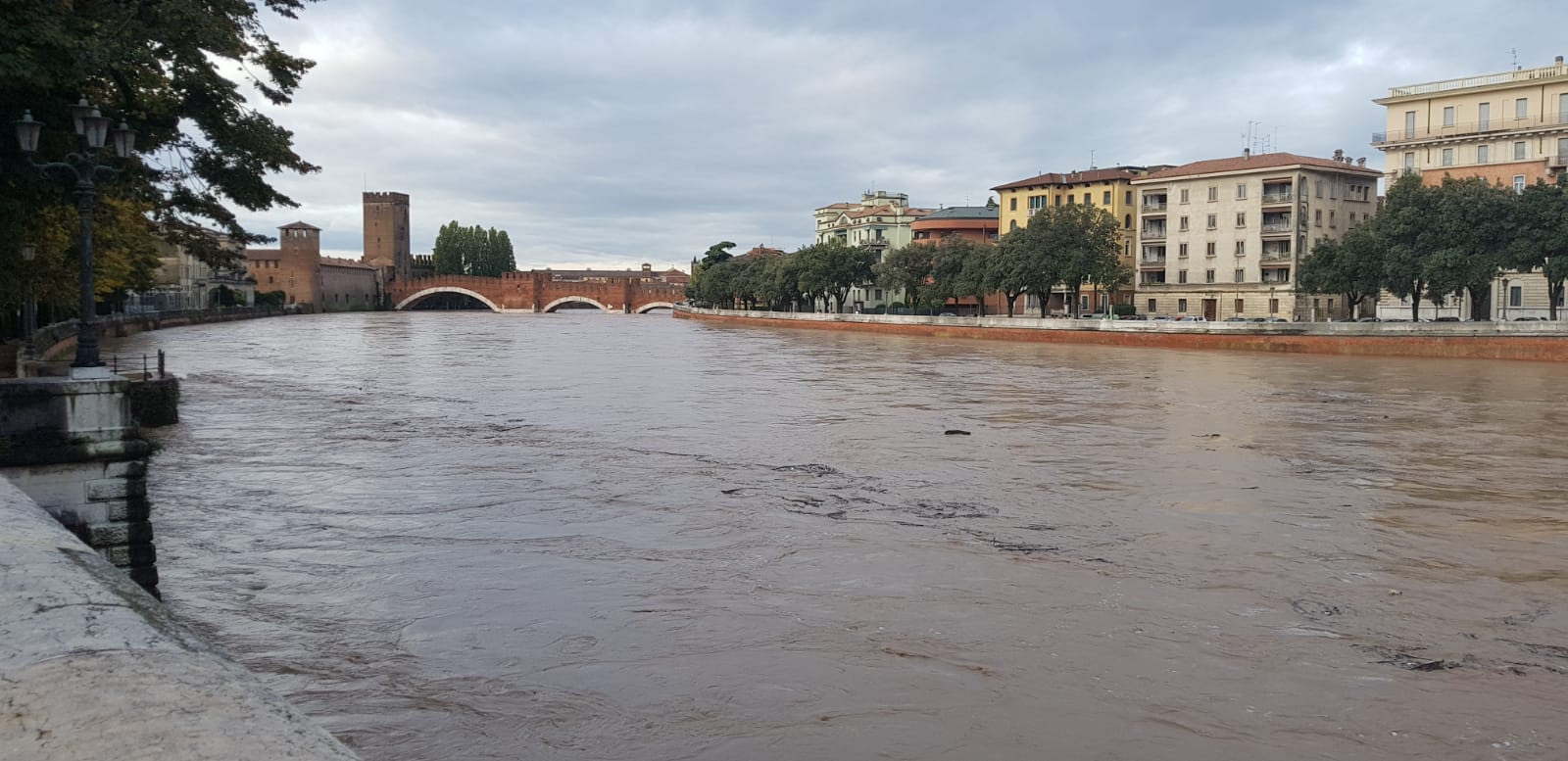 Piena dell’Adige, la Protezione civile lancia avviso di criticità. In tarda serata il picco in città, domani a Legnago