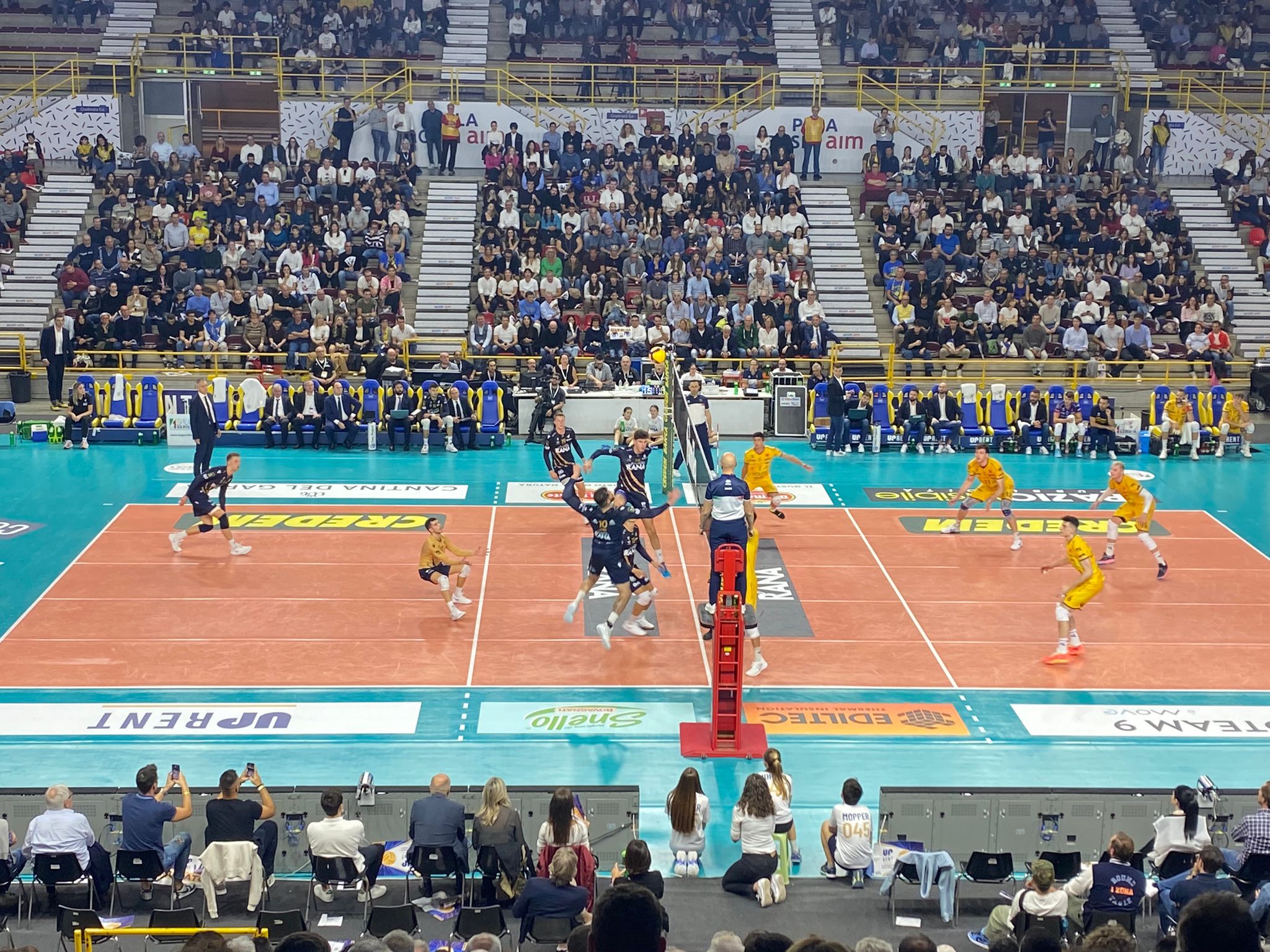 Rana Verona, il sogno dura solo due set. Modena rimonta e si impone al tiebreak