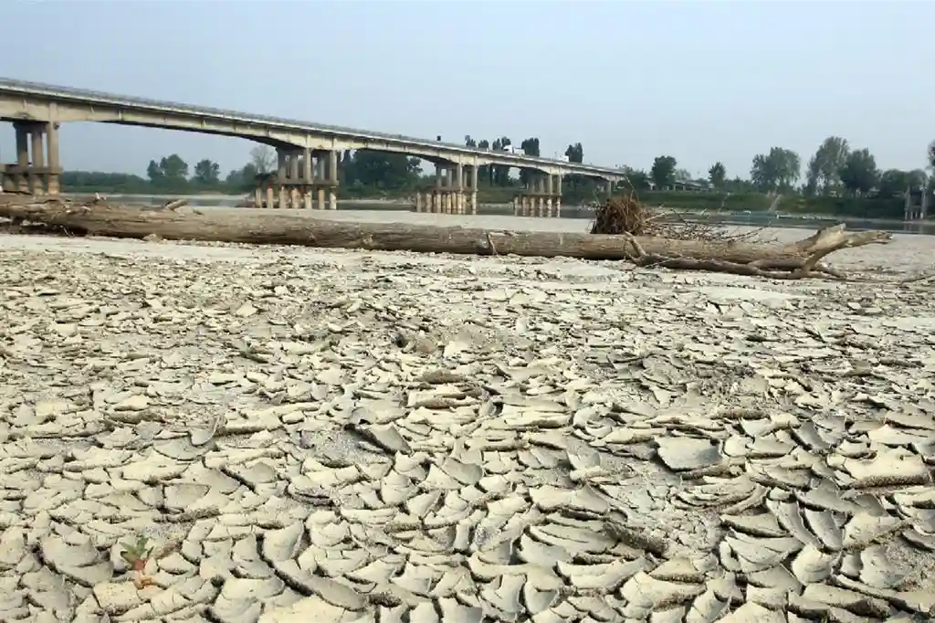 Non c’è più acqua per tutti gli usi. Rischio razionamento anche per quella potabile