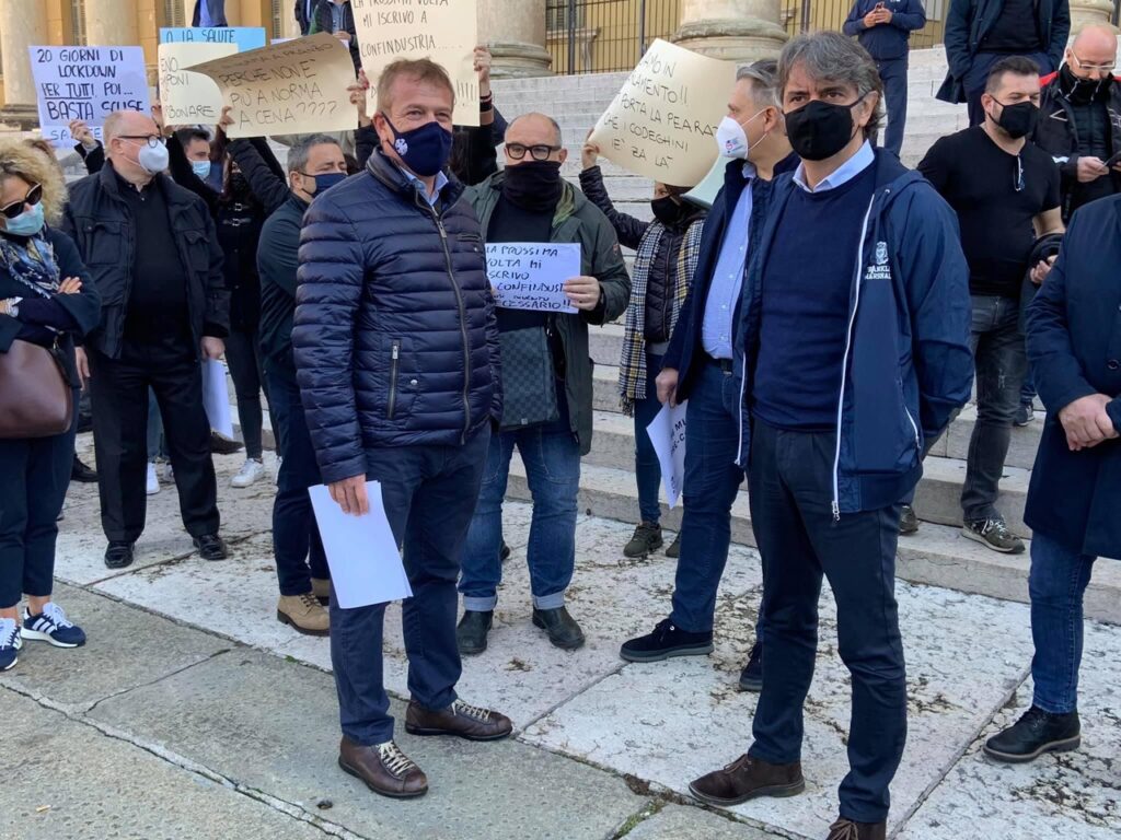 sindaco in manifestazione 2