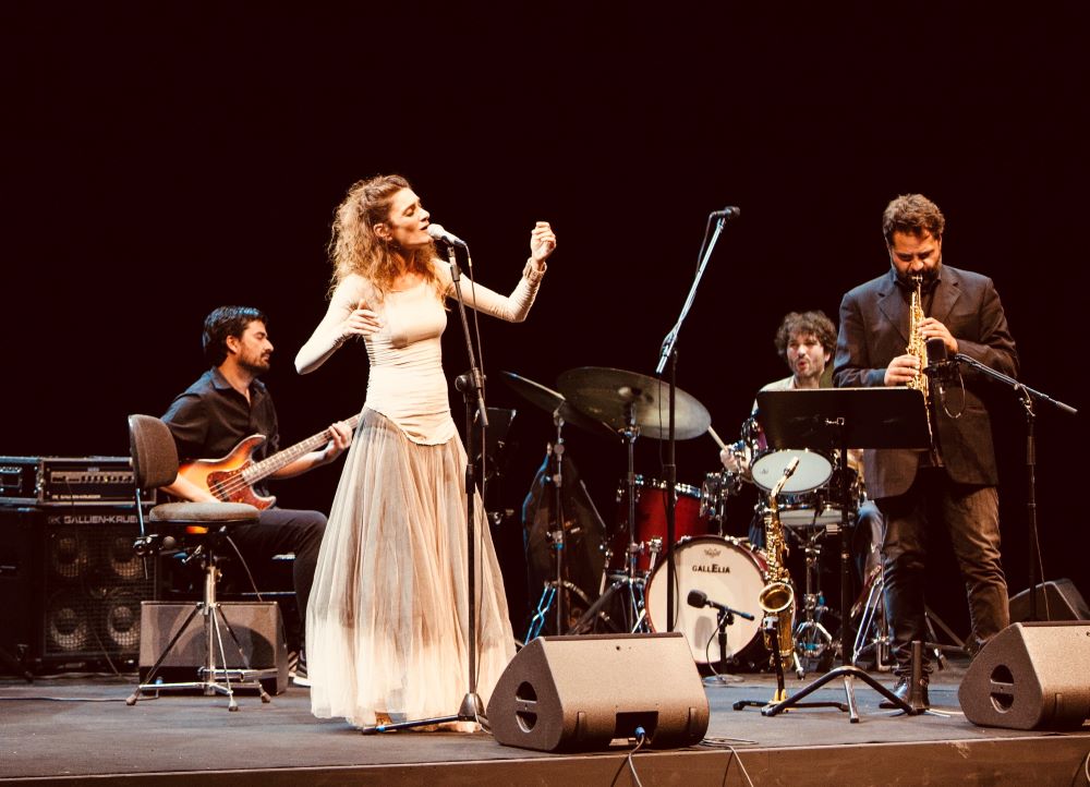 Jazz al Teatro Ristori, venerdì sul palco sale Cristina Zavalloni