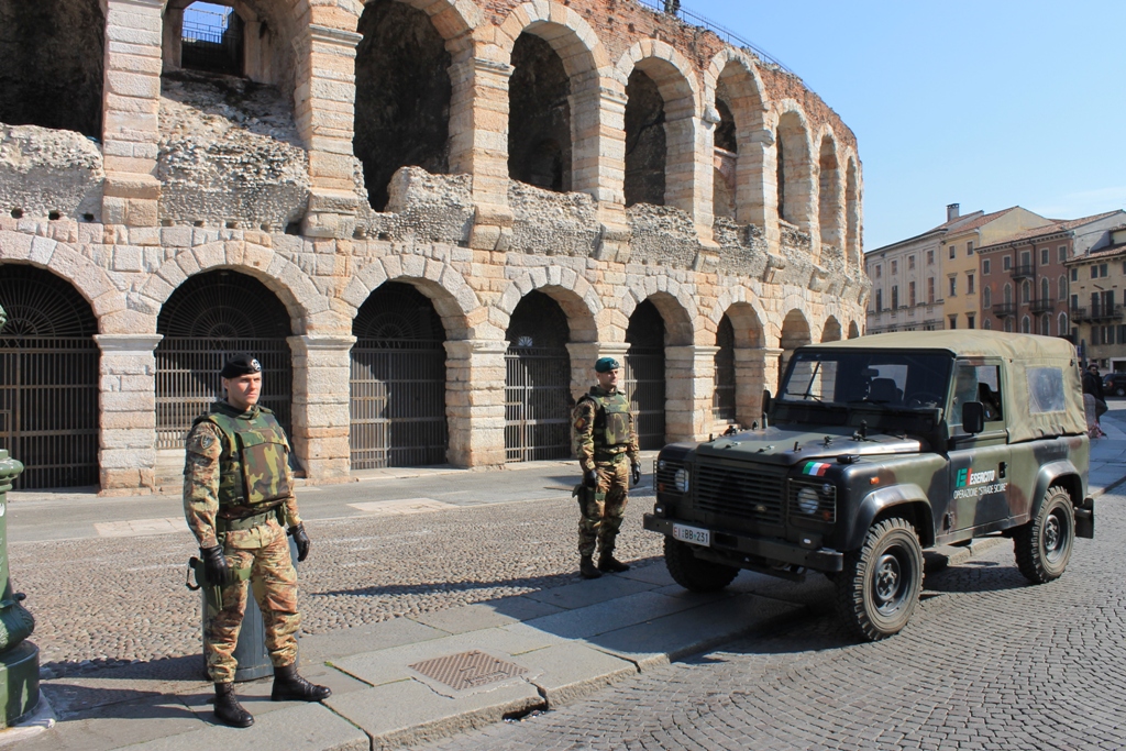 Sboarina furioso: i militari che presidiano Verona? vanno al CARA di Caltanissetta