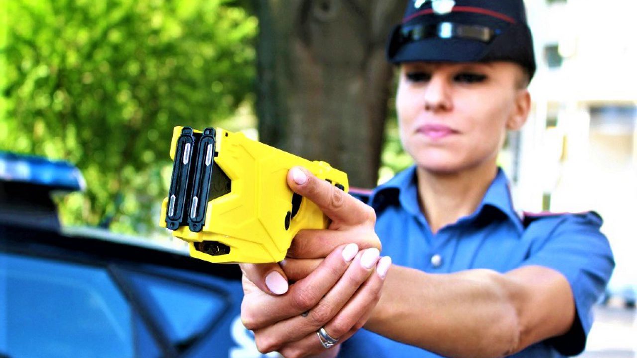 In arrivo per le pattuglie dei Carabinieri le pistole elettriche Taser