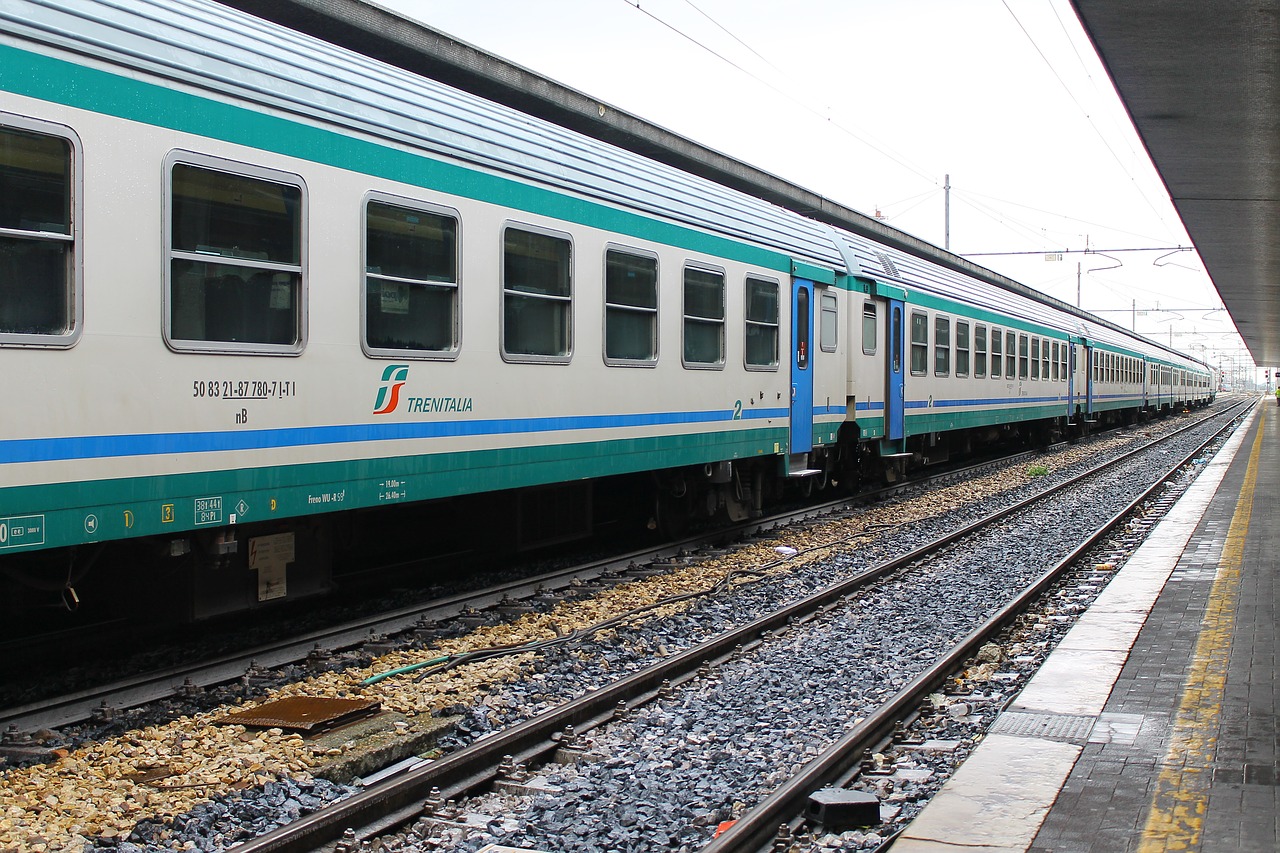 Sospesi negli ultimi due fine settimana di novembre i treni sulla linea Desenzano-Verona Porta Nuova per lavori di di potenziamento della linea.
