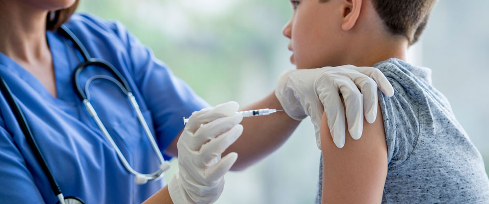 Vaccinare gli adolescenti? sarebbe una soluzione razionale, ma servono nuovi  studi