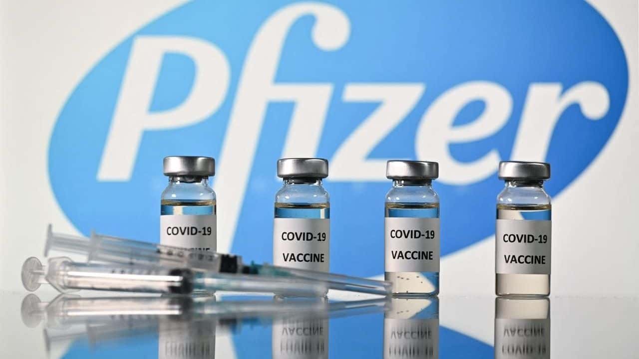 Terza dose Pfizer,  da oggi ci si può vaccinare nelle farmacie. Queste le regole