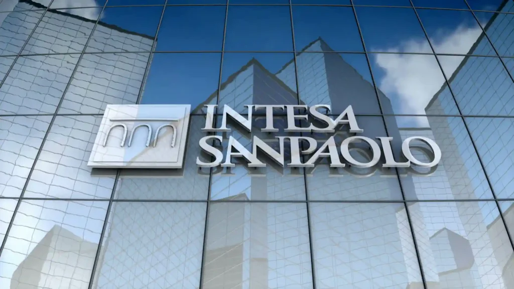 videoblocks editorial intesa sanpaolo logo on glass building h3 gvhywg thumbnail full01 1 2