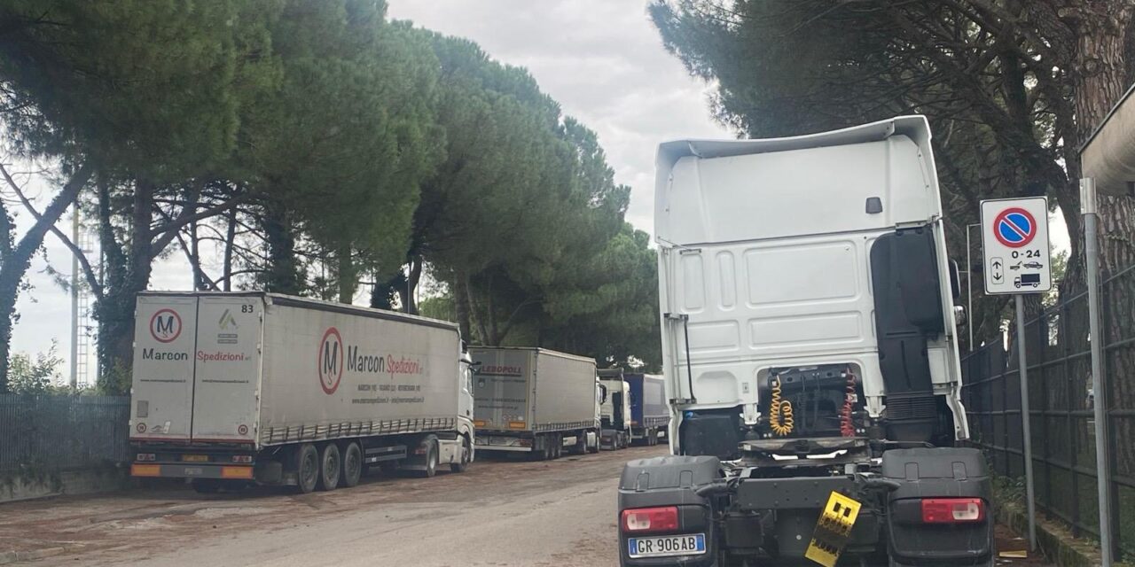 Camion. Situazione critica tra via Velino, via Germania e via Porsche