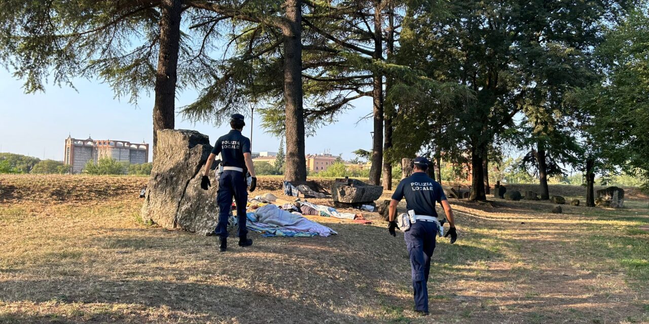 Polizia locale: retata ai Bastioni. Allontanati in quattro, uno denunciato