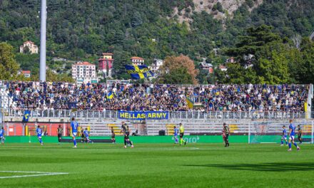 A Como il Verona perde 3-2 per colpa sua e dell’arbitro