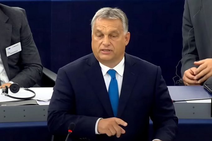 Viktor Orban contestato. Paolo Borchia, la sinistra a Bruxelles mostra il suo vero volto: ideologico e ignorante