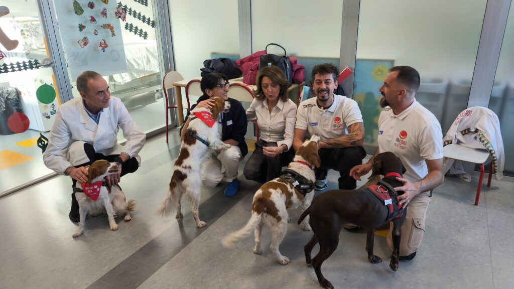 “Basta una zampa”. Anche i cani possono visitare i bimbi ricoverati