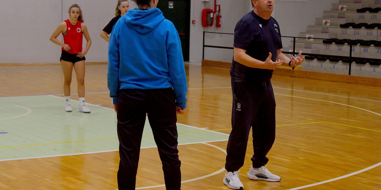 Basket femminile, il coach della Nazionale Andrea Capobianco allena le ragazze 2006-2009